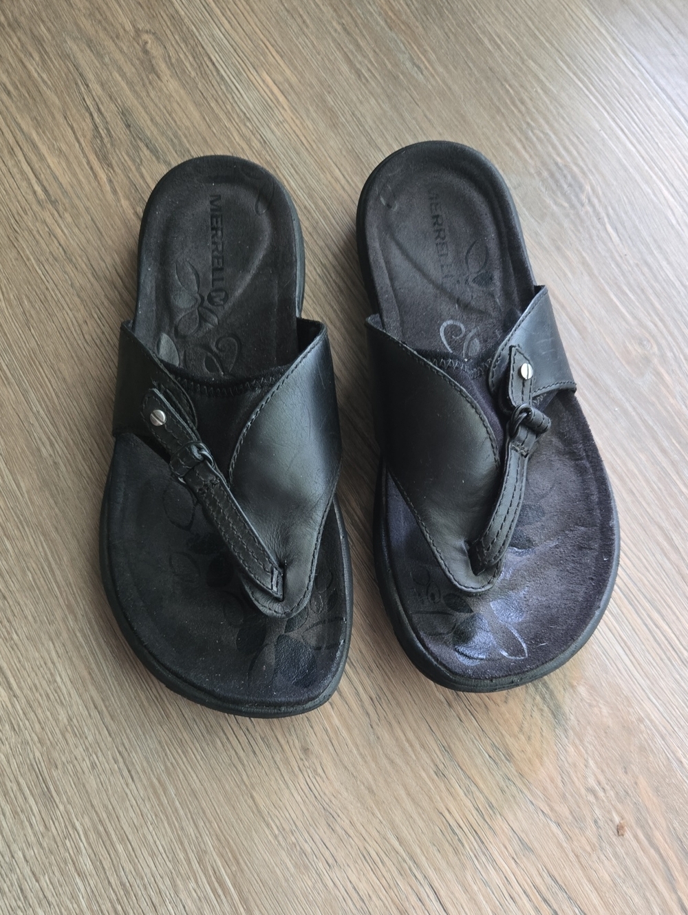 Merrell Black Leather Thong Sandals